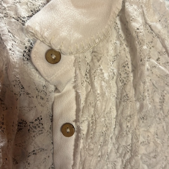 Free people lace button down with wooden buttons ties at waist or back - Picture 3 of 5